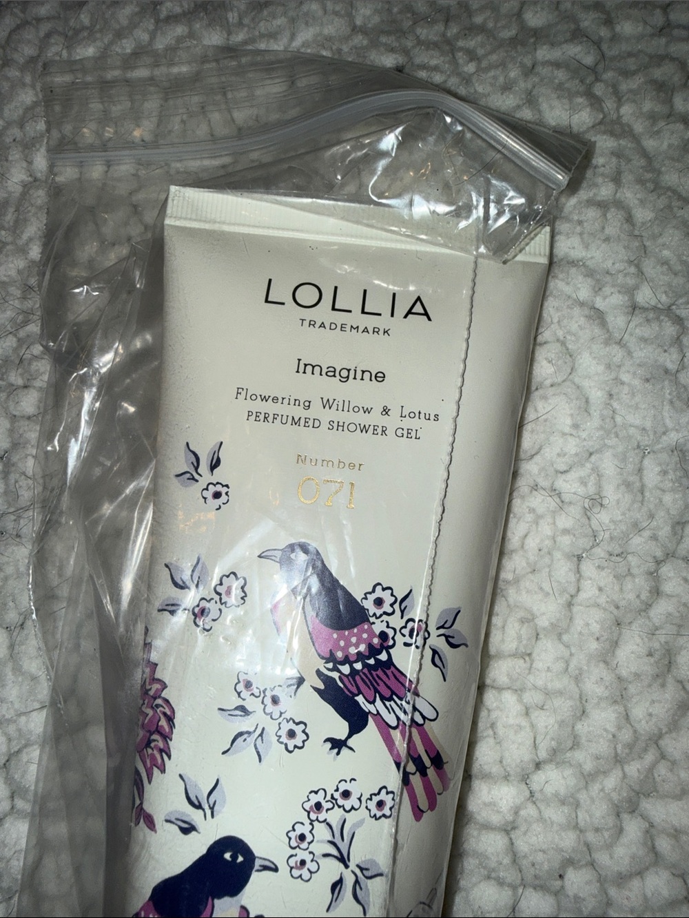 Lolli Imagine Perfumed Shower Gel - Cream Tube with Pink and Navy Bird Art - Picture 4 of 4